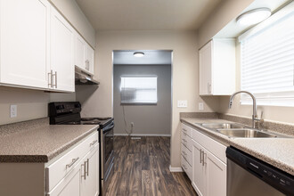 Pointe at Fort Union in Midvale, UT - Building Photo - Interior Photo