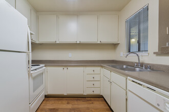 Oak Ridge Apartments in Sacramento, CA - Building Photo - Interior Photo