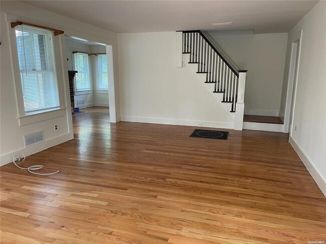 17 Poplar Ave in Stony Brook, NY - Building Photo - Building Photo