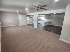 13608 S Academy Ave in Kingsburg, CA - Building Photo