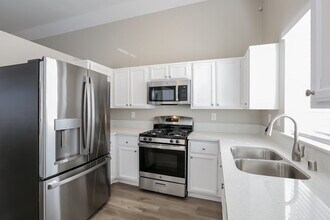 8253 10 Gallon Ct in Las Vegas, NV - Building Photo - Building Photo