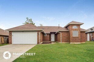 1712 Shawnee Trail in Choctaw, OK - Building Photo