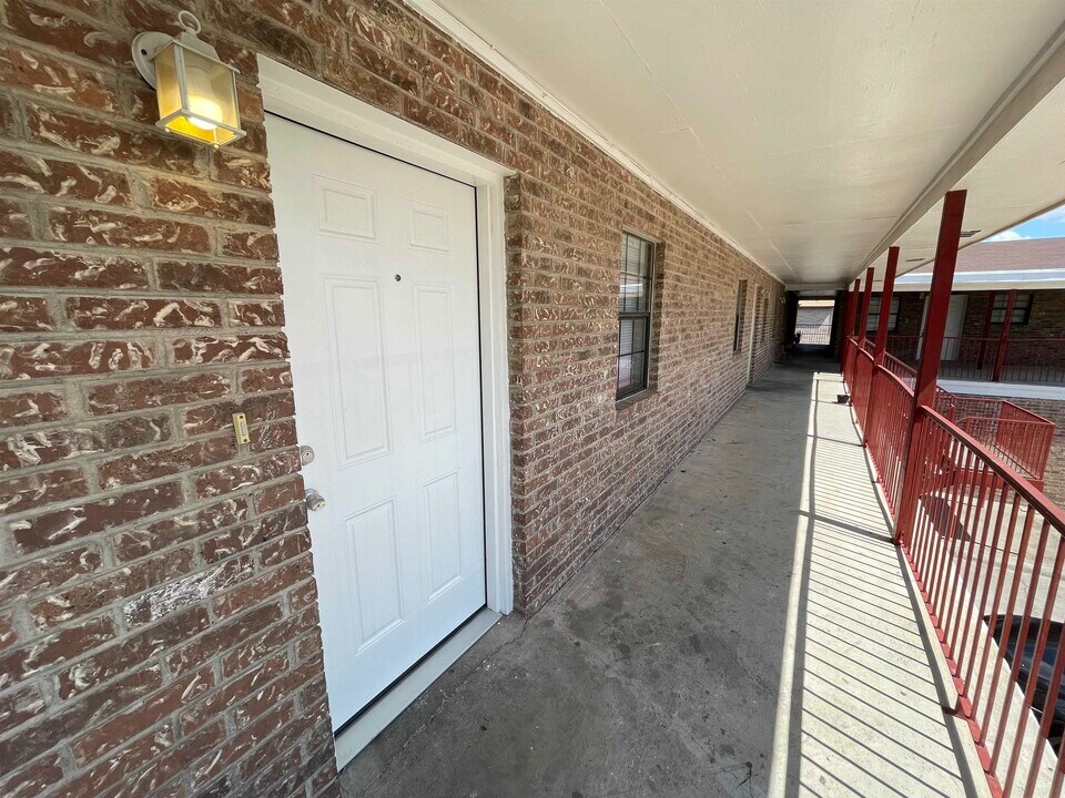 3801 Salinas Ave in Laredo, TX - Building Photo