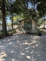 13045 Oak Manor Ct in Willis, TX - Building Photo