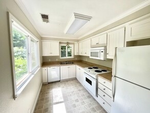 1017 Ivy Street in Chico, CA - Building Photo - Interior Photo