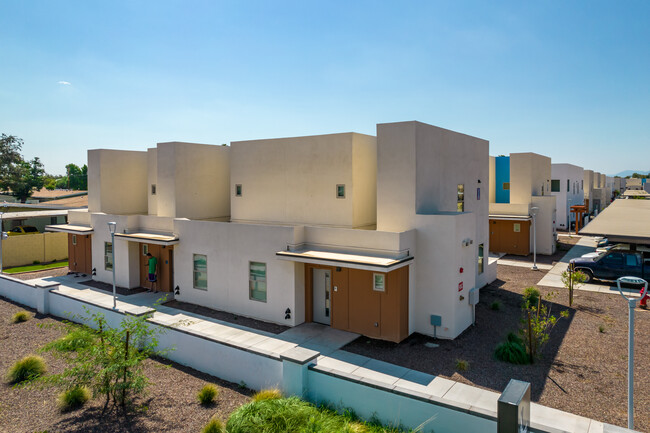 Libertad Glendale in Glendale, AZ - Foto de edificio - Building Photo