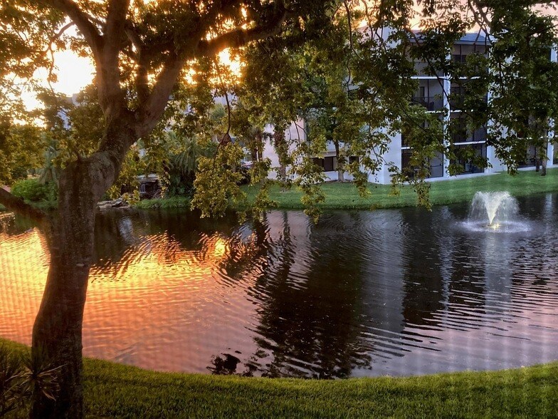 1605 S US Hwy 1, Unit B205 in Jupiter, FL - Building Photo