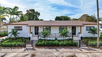 1050 SW 11th St in Miami, FL - Building Photo