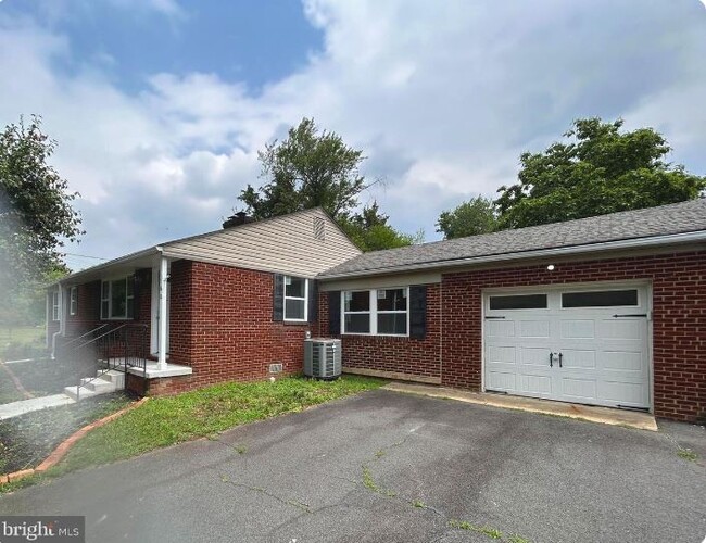 1160 Sterling Rd in Herndon, VA - Building Photo - Building Photo