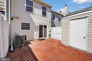 6118 Bristol Way in Alexandria, VA - Building Photo