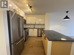 175 W 1st St in North Vancouver, BC - Building Photo - Building Photo