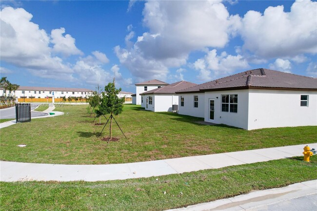 2305 SE 29th St in Homestead, FL - Foto de edificio - Building Photo