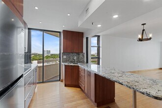 2501 Brickell Ave in Miami, FL - Building Photo - Building Photo