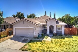 2673 Honeysuckle Dr in Lincoln, CA - Building Photo