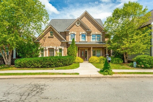 7448 Miss Madison Way in Ooltewah, TN - Foto de edificio - Building Photo