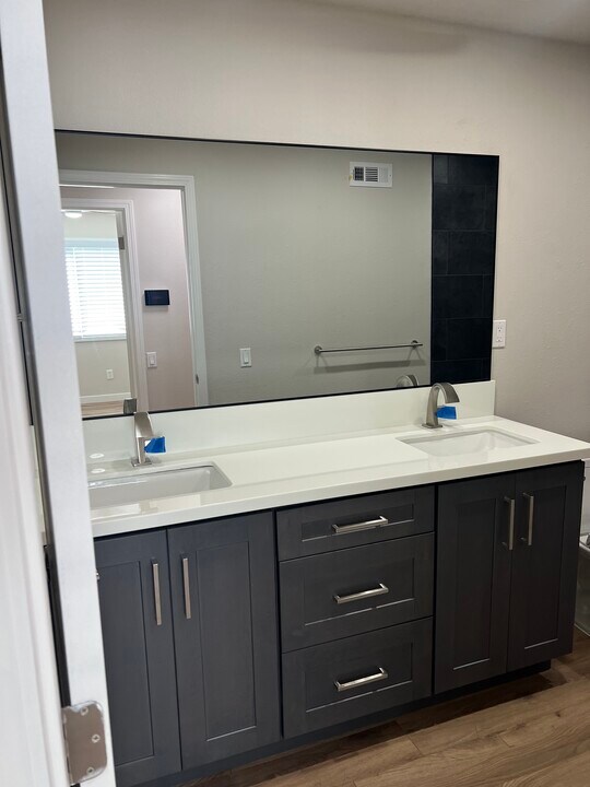 10034 Via La Cantera in San Diego, CA - Building Photo