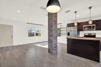 5006 N Suwanee Ave in Tampa, FL - Building Photo - Building Photo