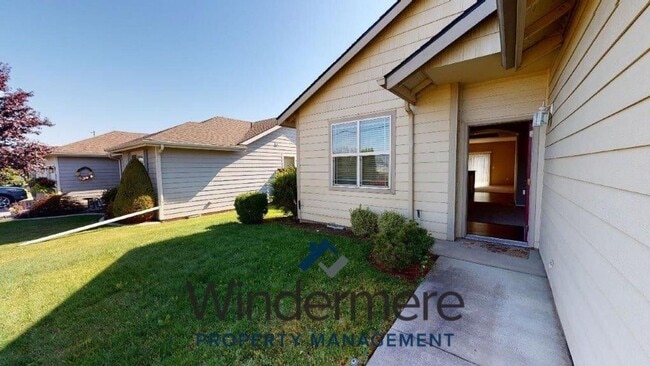 236 NE Flowers Ln in College Place, WA - Building Photo - Building Photo