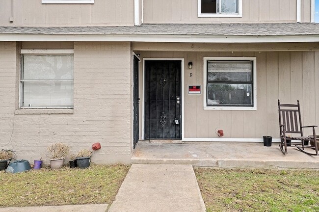 8412 Garcreek Cir, Unit D in Austin, TX - Building Photo - Building Photo