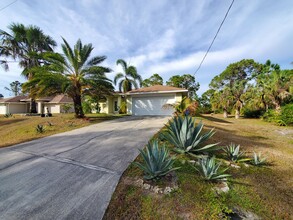 3202 71st St W in Lehigh Acres, FL - Building Photo - Building Photo