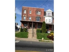 702-704 N 12th St Apartamentos