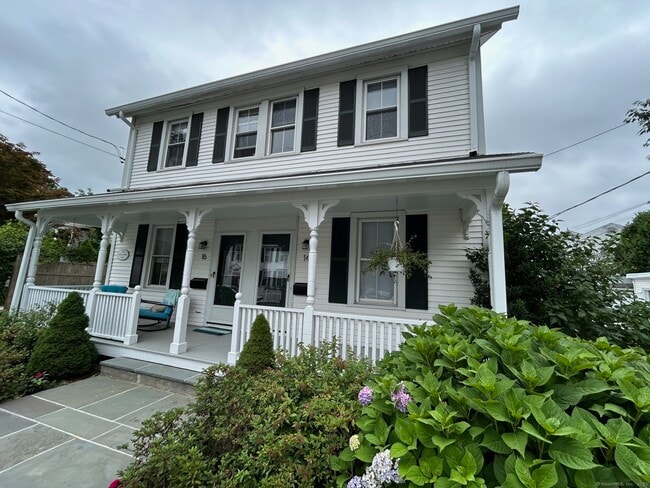 14 Pratt St in Essex, CT - Foto de edificio - Building Photo