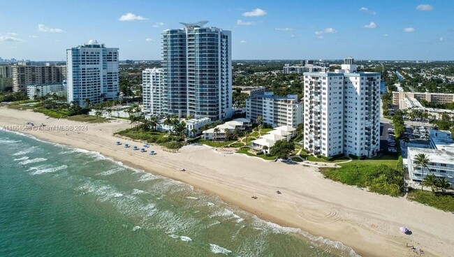 1530 S Ocean Blvd in Pompano Beach, FL - Foto de edificio - Building Photo