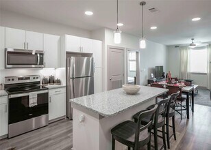 13958 Cottingham Rd in Houston, TX - Foto de edificio - Building Photo