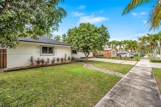 15930 SW 90th Ave in Palmetto Bay, FL - Building Photo - Building Photo