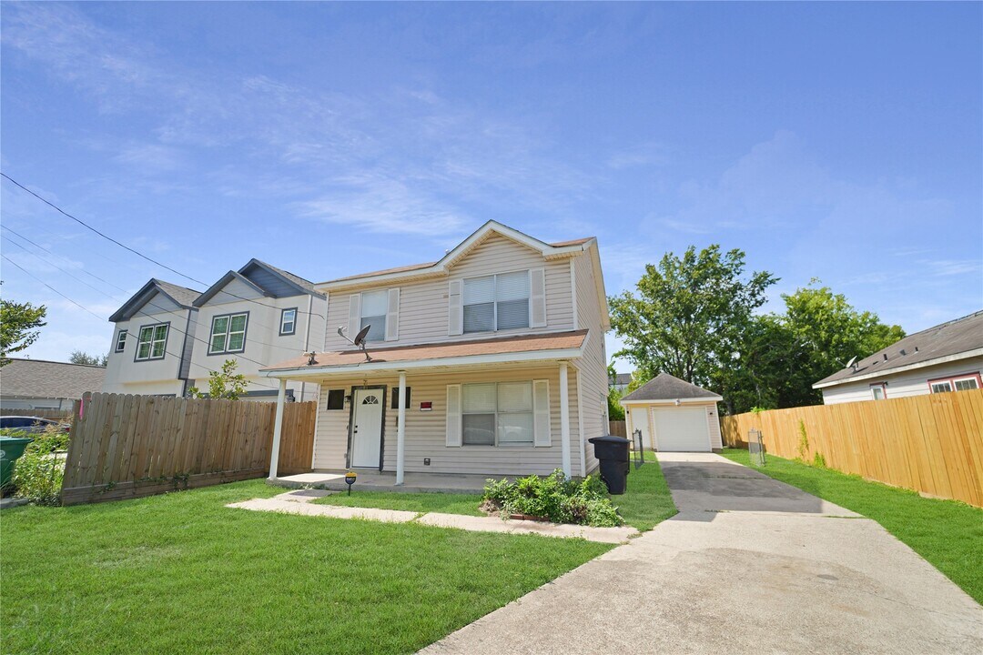 1413 Featherstone St in Houston, TX - Foto de edificio