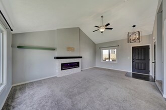 7339 Yankee Woods Dr in Lincoln, NE - Building Photo - Building Photo