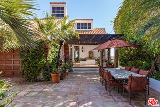 24408 Malibu Rd in Malibu, CA - Building Photo - Building Photo