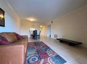 10431 N Kendall Dr, Unit D404 in Miami, FL - Foto de edificio - Building Photo