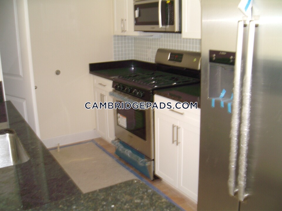 7 Cameron Ave in Cambridge, MA - Building Photo