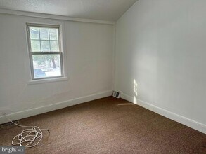 2 Titus Ave, Unit 1 in Lawrence Township, NJ - Foto de edificio - Building Photo