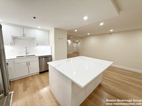 165 Tremont St, Unit 404 in Boston, MA - Building Photo - Building Photo