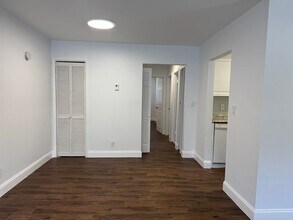 812 Tiffany Dr W in West Palm Beach, FL - Building Photo - Building Photo