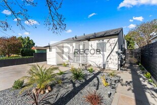 6730 Mohawk St in San Diego, CA - Building Photo