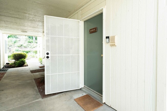 10506 Sunland Blvd in Shadow Hills, CA - Building Photo - Building Photo