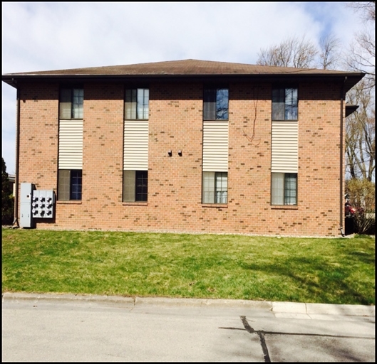 230 Robbins St in Seymour, WI - Foto de edificio - Building Photo