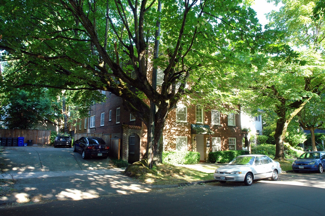 1525 NE 24th Ave in Portland, OR - Building Photo