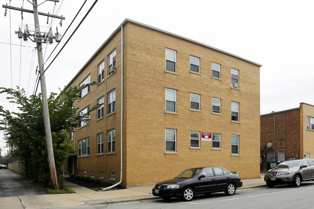 1947 Hickory Rd in Homewood, IL - Foto de edificio