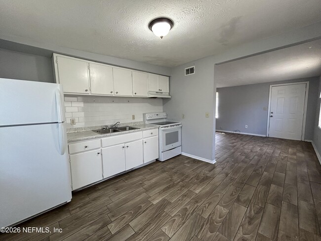 property at 3250 Phyllis St