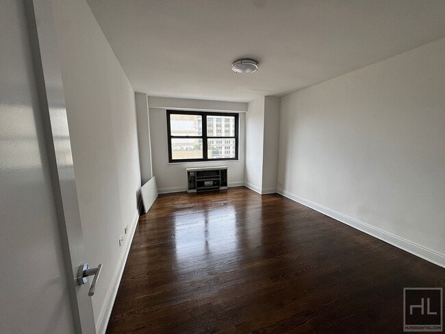 145 E 16th St