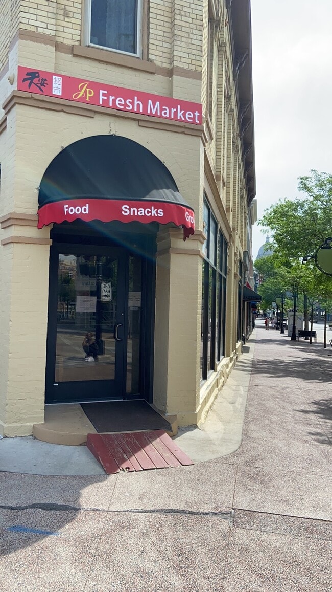 207 W Gorham St, Unit E in Madison, WI - Foto de edificio - Building Photo