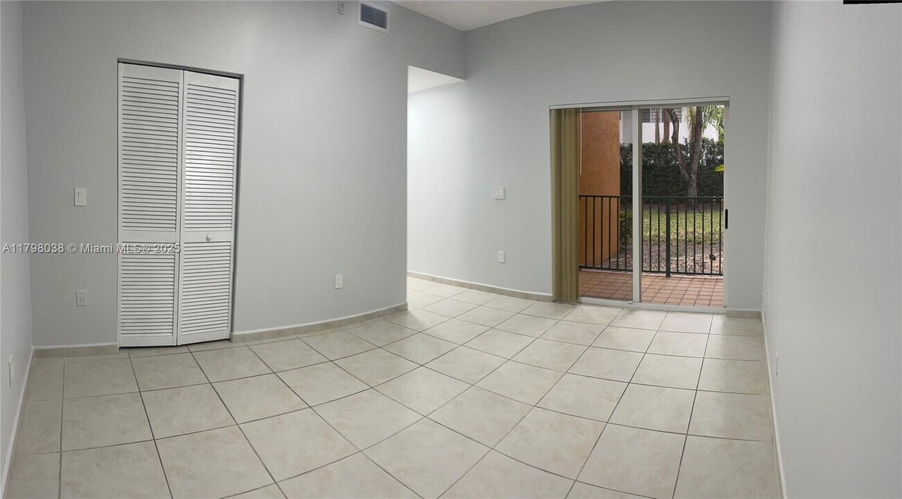7220 NW 114th Ave in Doral, FL - Building Photo