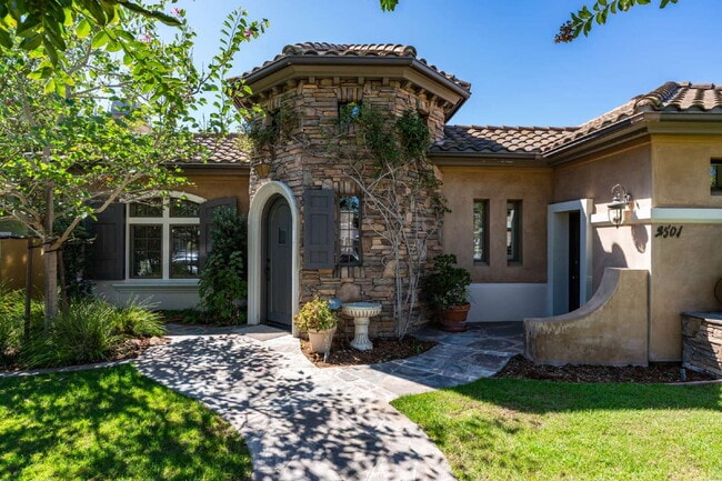 2501 Margaret Dr in Newport Beach, CA - Building Photo - Building Photo