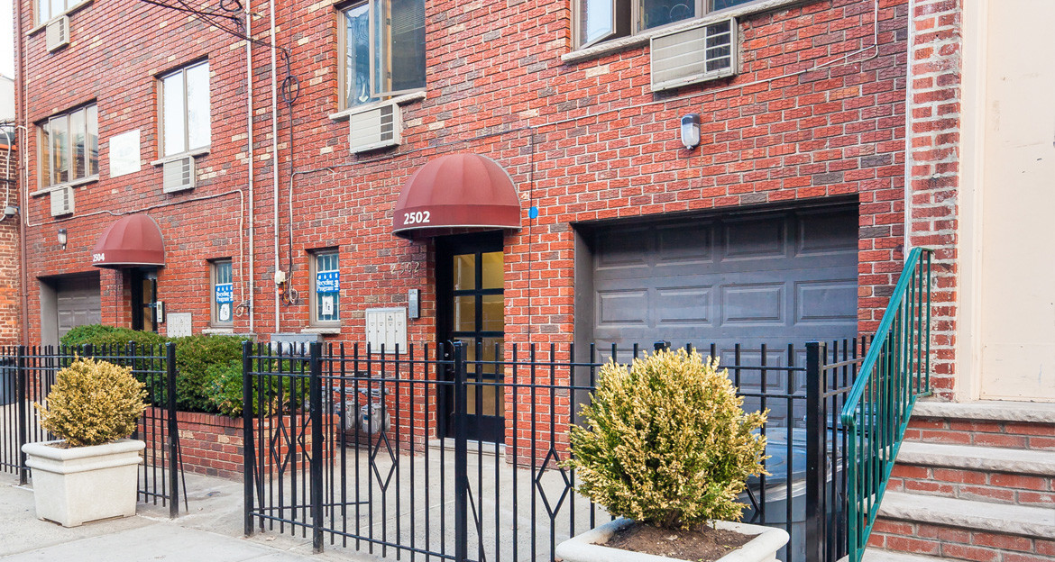 Bathgate Houses in Bronx, NY - Building Photo