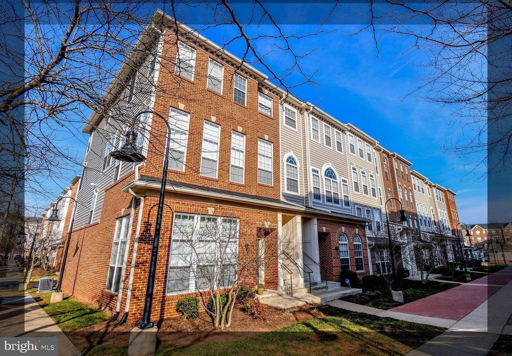 15260 Rosemont Manor Dr in Haymarket, VA - Building Photo