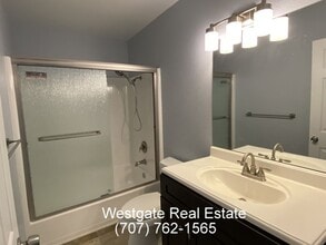 1016 Eleanor Ave in Rohnert Park, CA - Building Photo - Building Photo